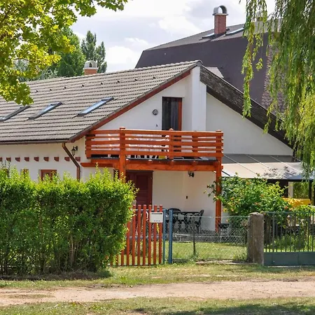 Beautiful In W/ 2 Bedrooms *